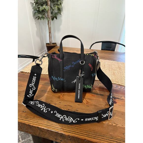 Marc Jacobs x New York Magazine The Mini Tag Leather Tote + Logo Shoulder Strap - Picture 3 of 16
